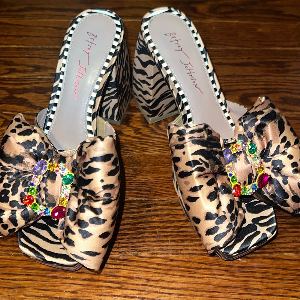 Brand New Betsy Johnson Possie platforms in leopard print with multi jeweled bow